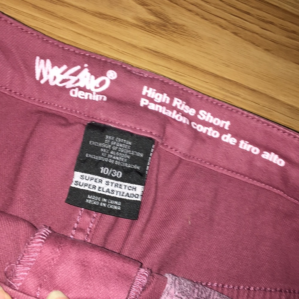 Shorts - Picture 3 of 3